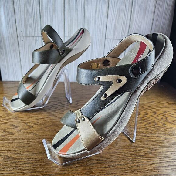 Womens Low Wedge Green/Beige Non Slip Sandals Faux Leather Size 7 New in Box - Picture 3 of 6